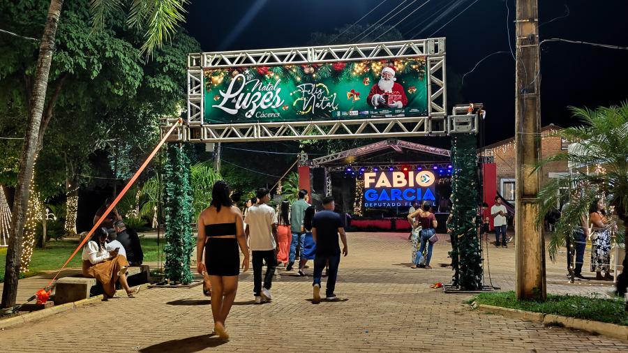 Cáceres iluminada para celebrar o Natal