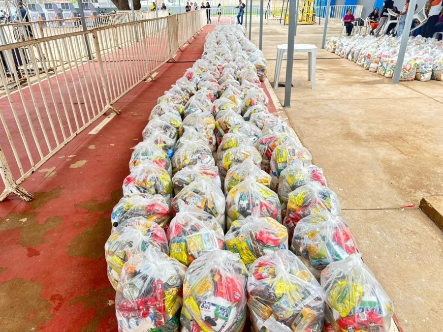 Ajuda que chega em boa hora! 3 mil famílias de Cáceres recebem cestas básicas da prefeitura